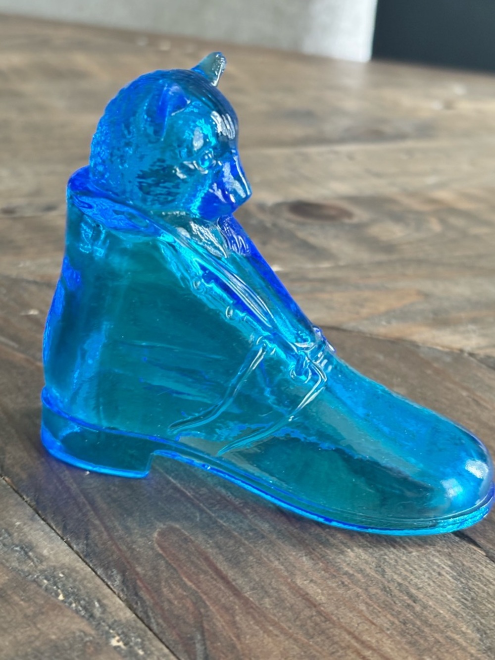 Vintage Westmoreland Glass ‘Puss in Boot’ collectible